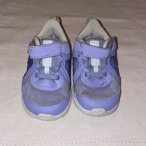NIKE Toddler Girls Downshifter Running Shoe. Size 4 toddler.
